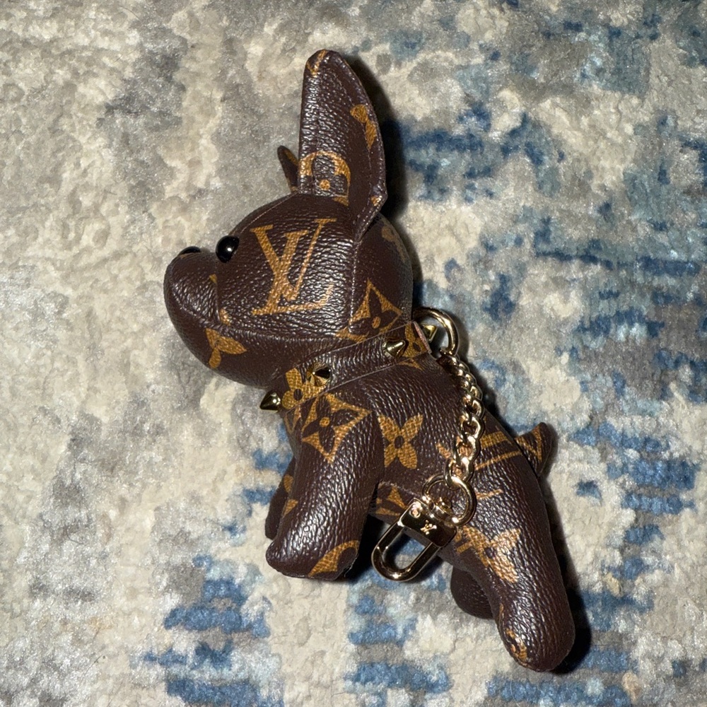 LV Monogram dog charm. - Picture 3 of 6